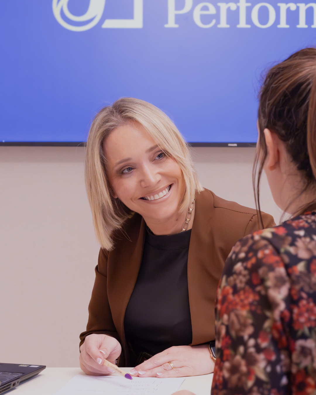 Joelle Micha coach et formatrice en leadership transformationnel et CEO de Leading Performance